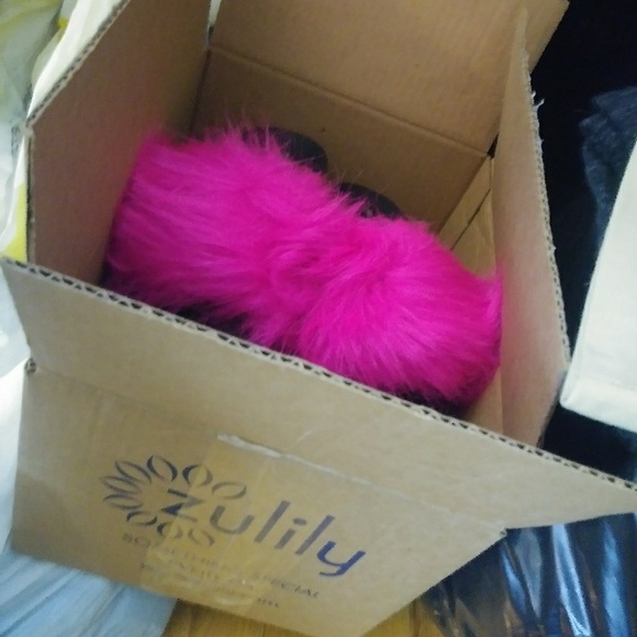 Fuzzy platform slides - Picture 4 of 5